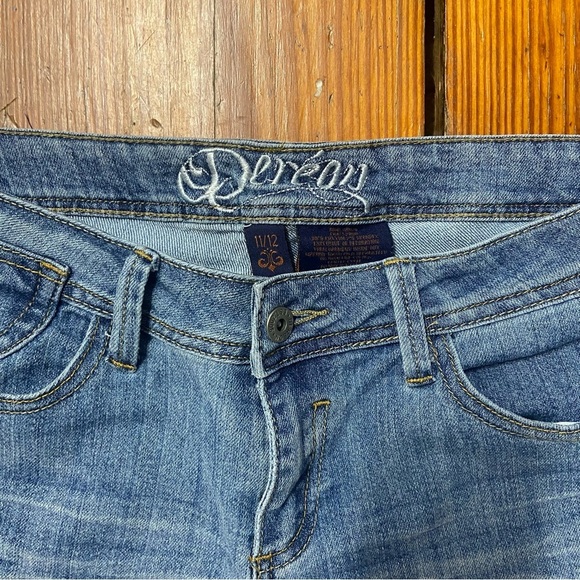 Dereon by Beyoncé Ladies Straight Leg Jeans Size 11/12 Embellished Fleur de Lis - Picture 2 of 9